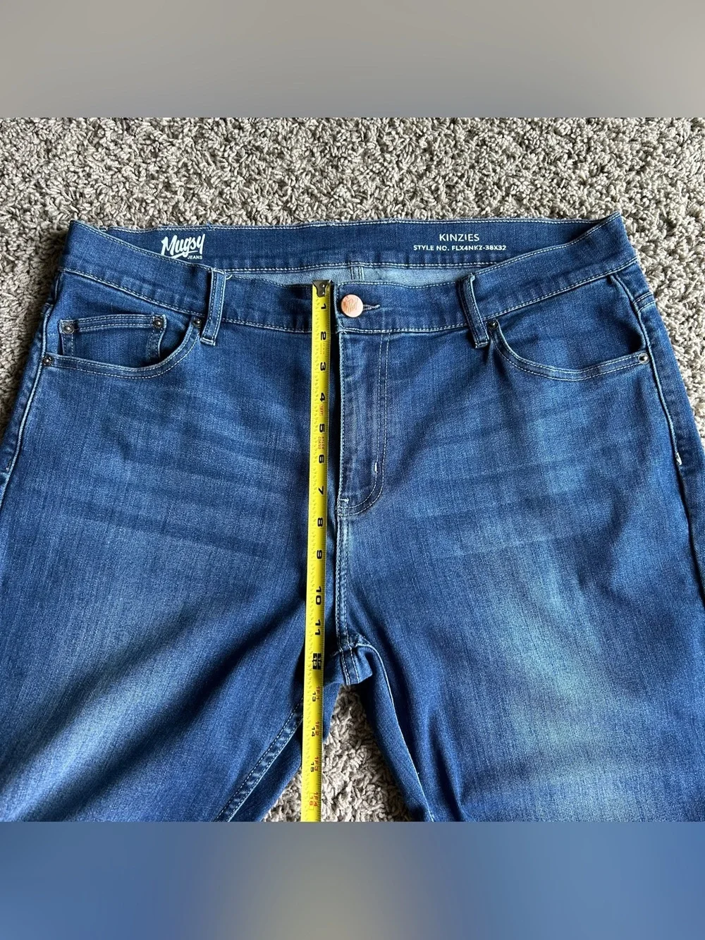 Mugsy Jeans Mens 38x32 Wash Blue Kinzies Straight Fit Stretch Performance Denim